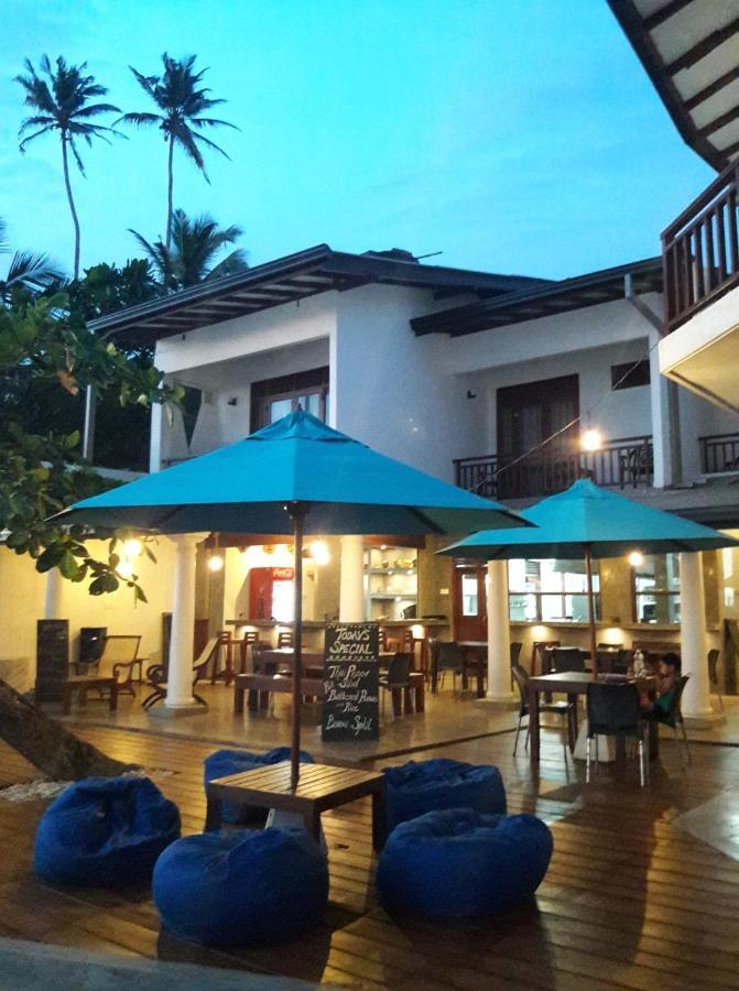 Beach Inns Holiday Resort Matara Buitenkant foto